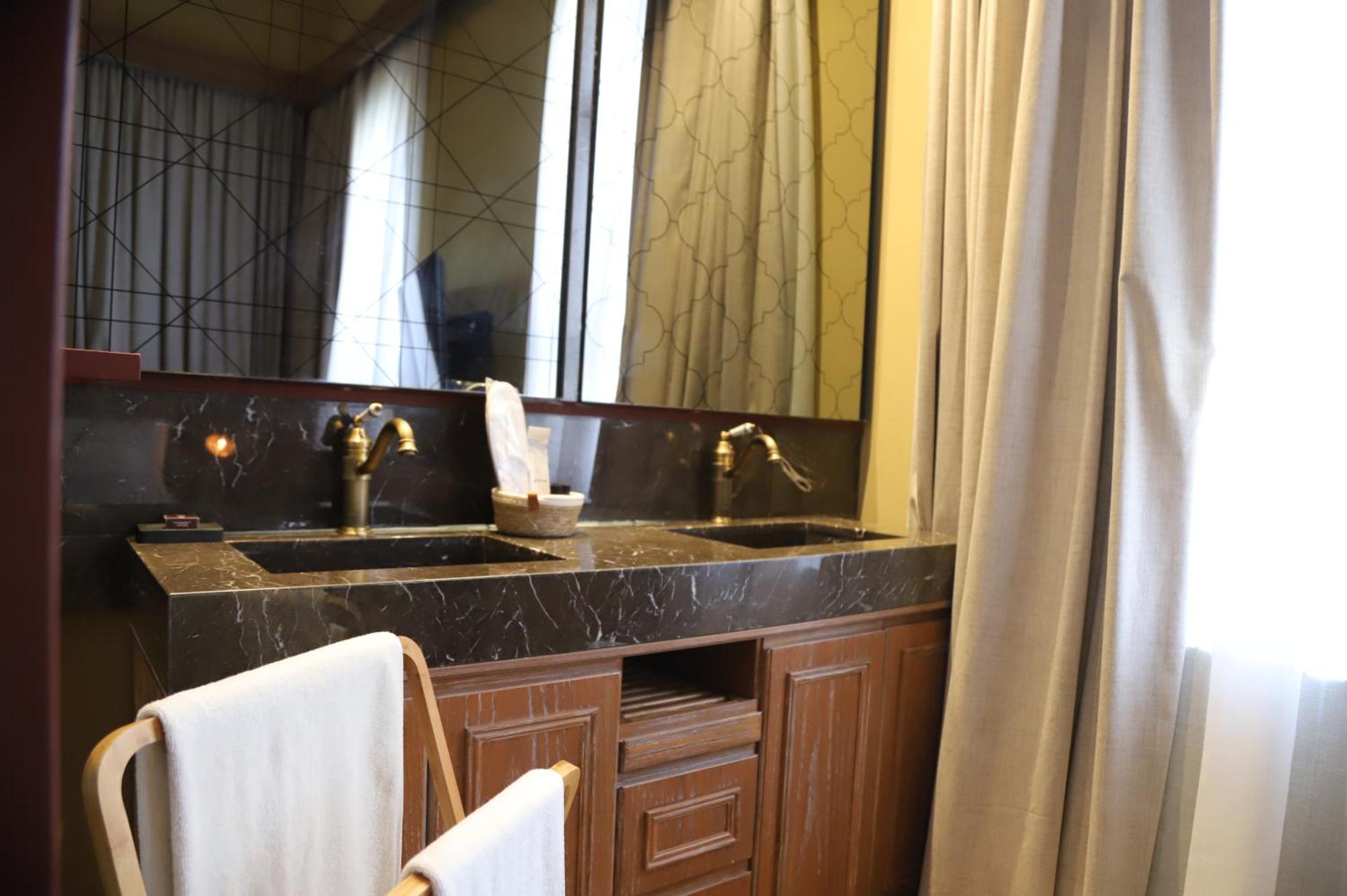 Hotel Lost Gemmayzeh Beirut Esterno foto