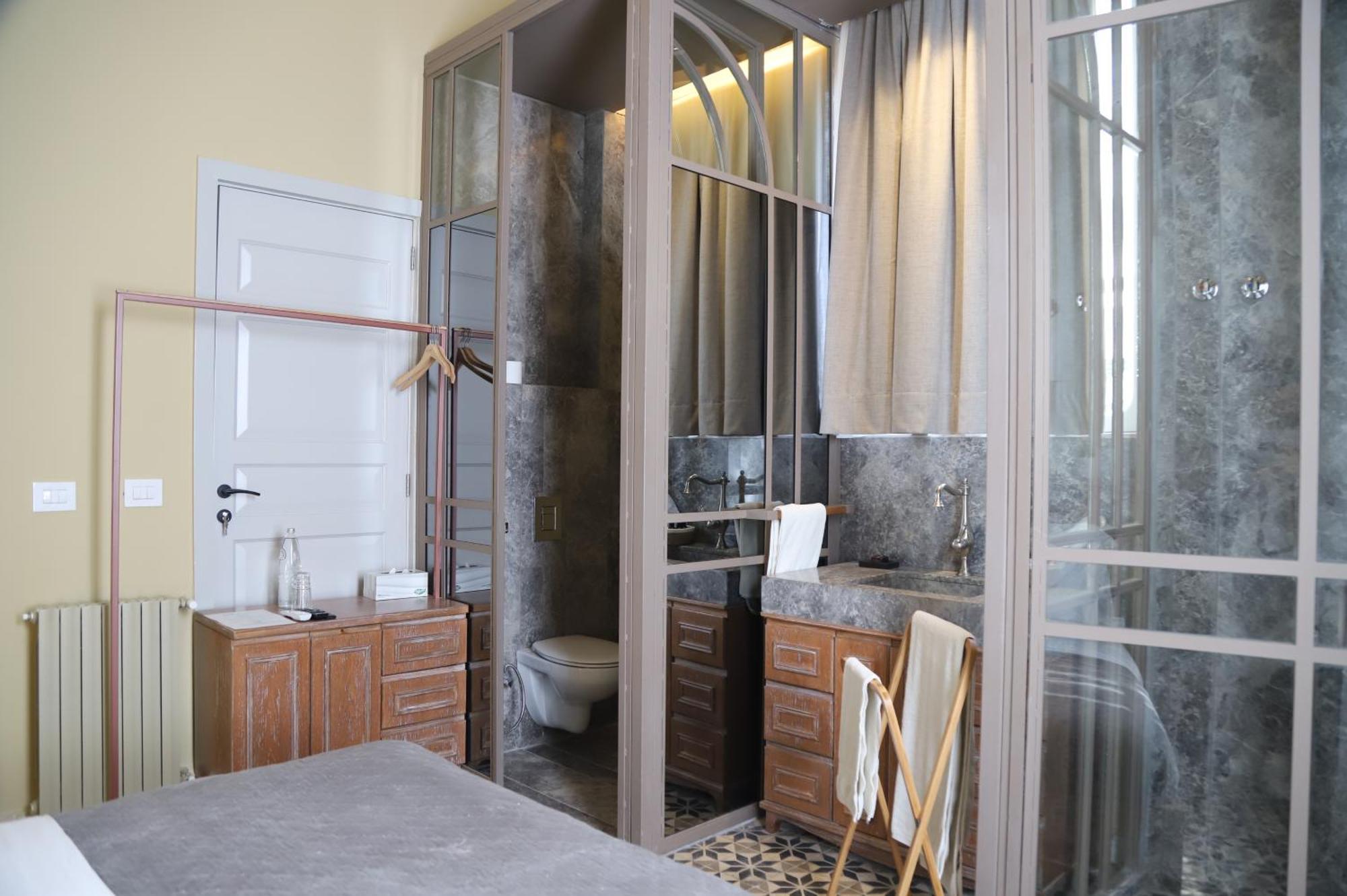 Hotel Lost Gemmayzeh Beirut Esterno foto